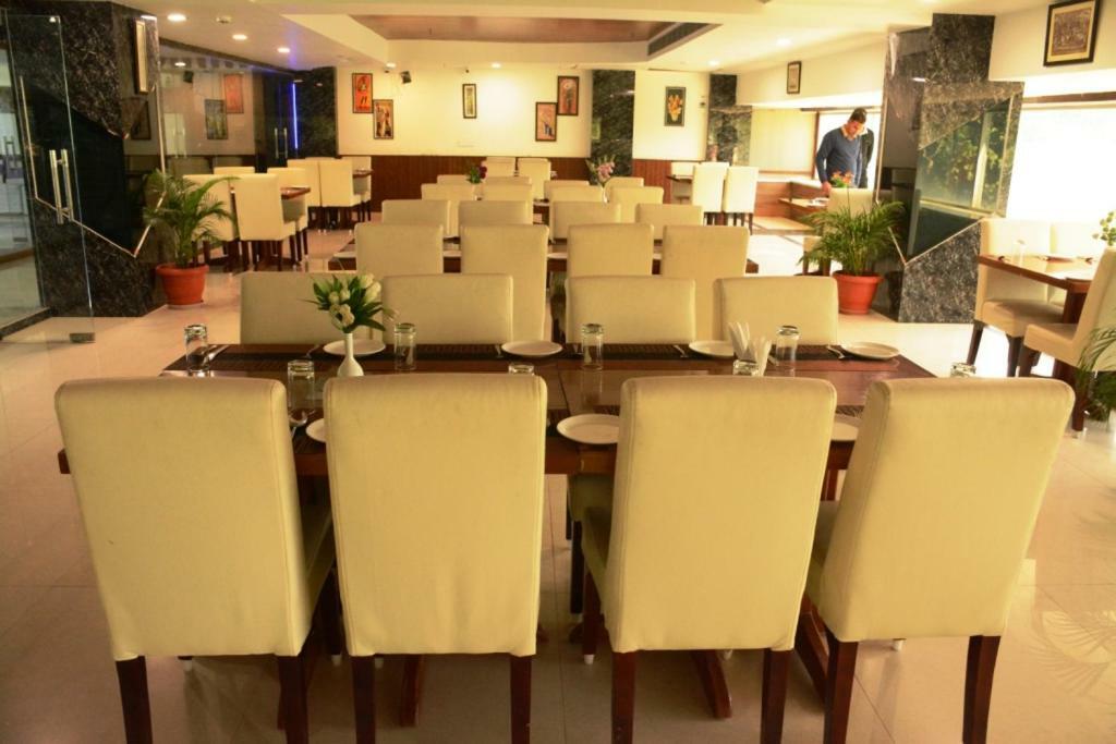 Hotel Pearl Avenue Dehradun Zewnętrze zdjęcie