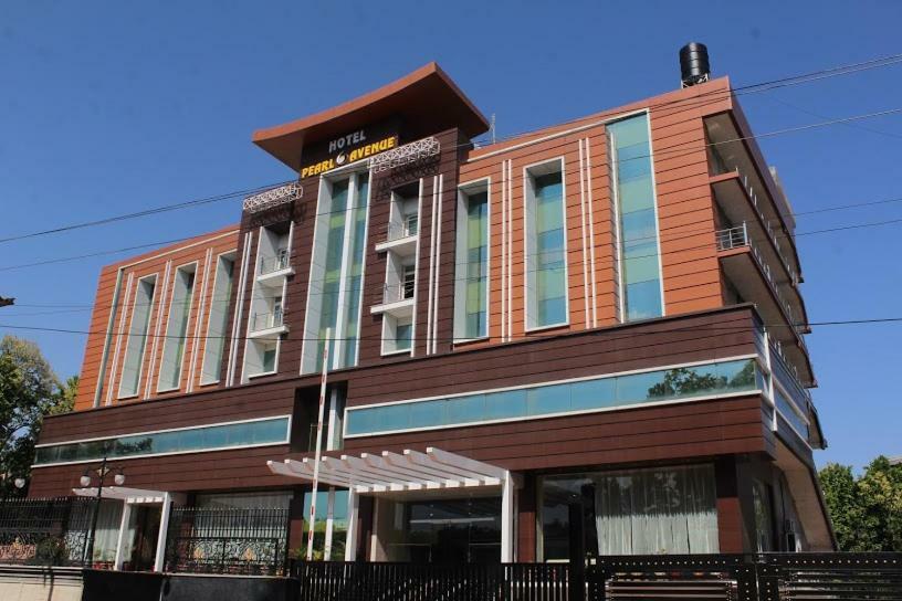 Hotel Pearl Avenue Dehradun Zewnętrze zdjęcie