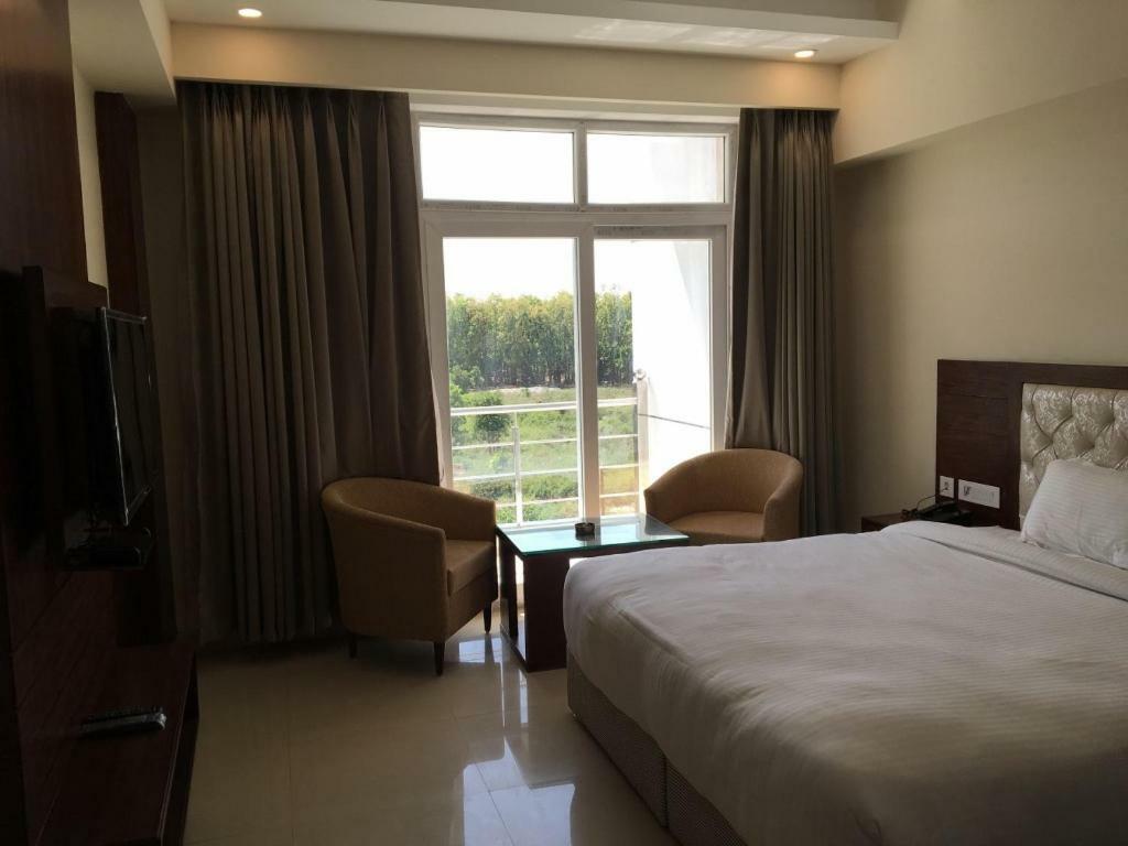 Hotel Pearl Avenue Dehradun Zewnętrze zdjęcie