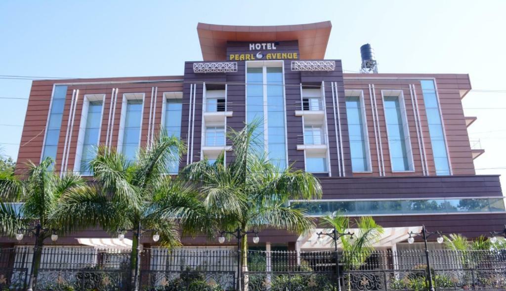 Hotel Pearl Avenue Dehradun Zewnętrze zdjęcie