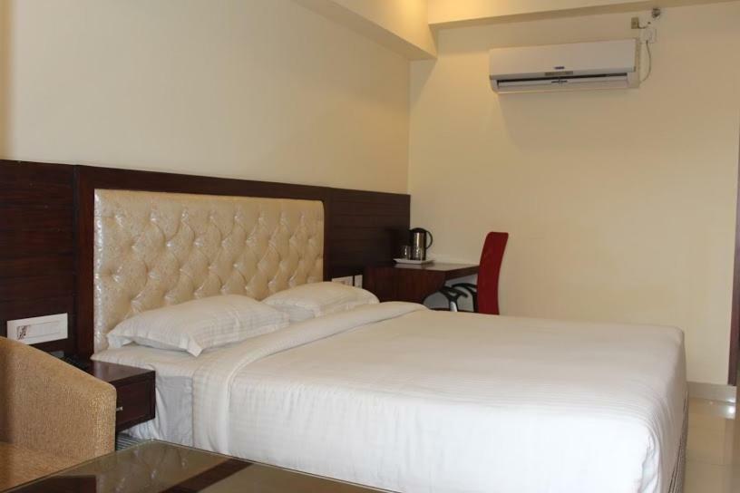 Hotel Pearl Avenue Dehradun Zewnętrze zdjęcie
