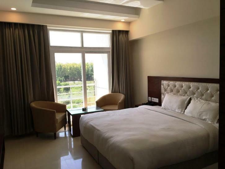 Hotel Pearl Avenue Dehradun Zewnętrze zdjęcie